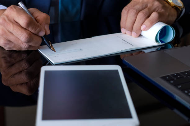 When Should You Consult A Cheque Bounce Lawyer In Ghaziabad?